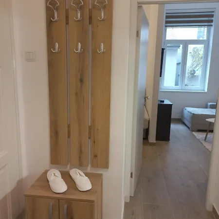 Nine Roses Apartment *